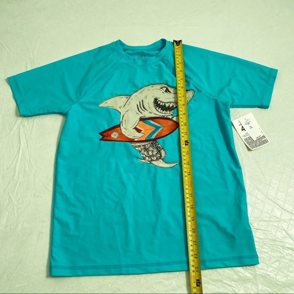 Gap aqua crew neck short sleeve shark graphic rash guard XL = 12